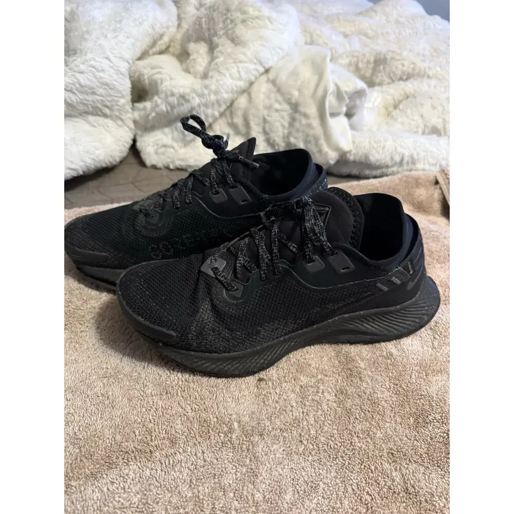 Nike Women’s Pegasus Trail 2 GORE-TEX Low Top Sneakers Black